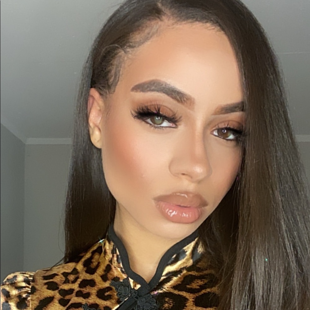 Meet your Posher, Gennae